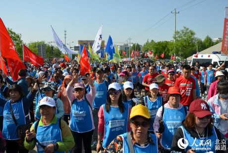 自動駕駛汽車開道，2019春季北京國際長走大會開幕！