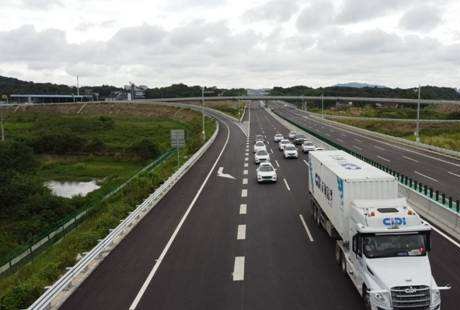 京雄高速公路將建設(shè)“無(wú)人駕駛專用車道”